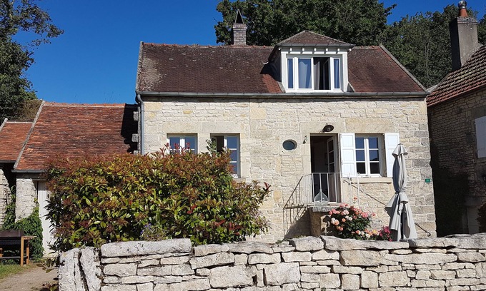 Chevroches Casa | Country house in charming village, close to the Canal du Nivernais.