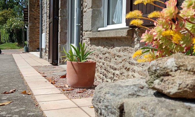 Saint-Pierre-de-Plesguen Casa | Country house in the heart of a village