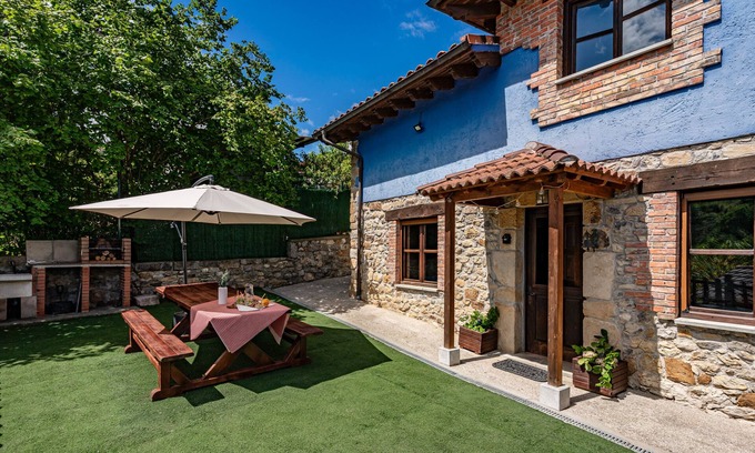 Cangas de Onis Casa | Casa rural 'La Campanona' con vistas a la montaña, terraza privada y Wi-Fi