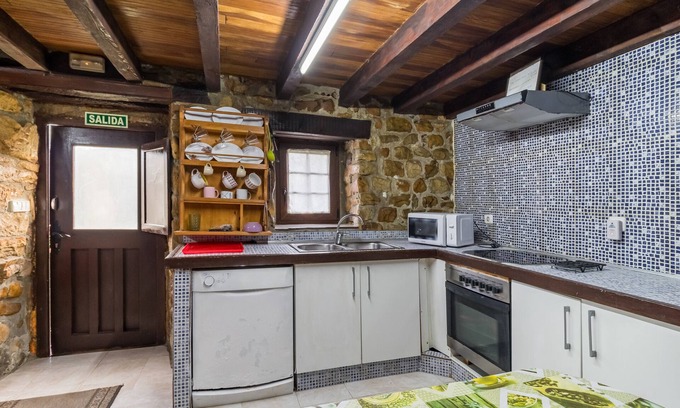 Selaya Casa | Country House 'La Casa De La Pradera' with Mountain View, Private Terrace and Private Garden