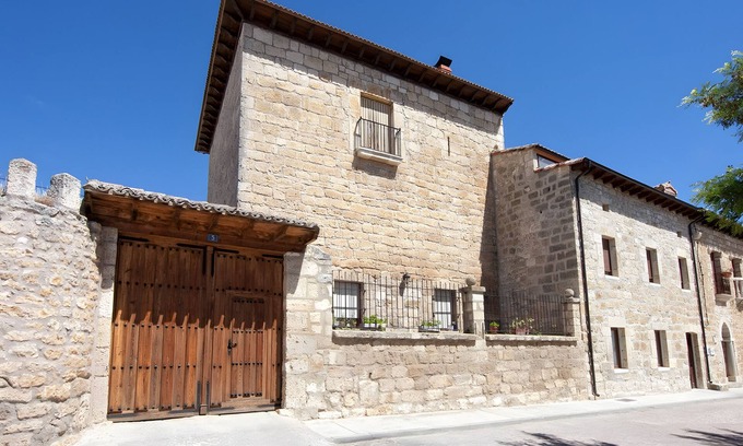 Vizmalo Casa | Casa rural 'La Casa Vieja De Vizmalo' con vistas a la montaña, terraza privada y Wi-Fi