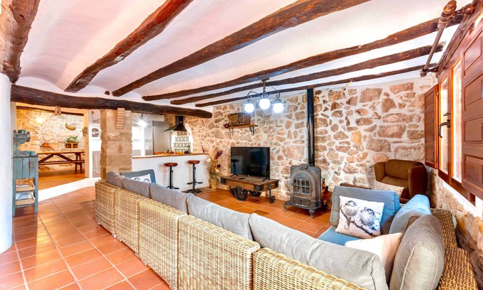 Olba Casa | Casa rural 'La Casuna' con vistas a la montaña, terraza privada y Wi-Fi