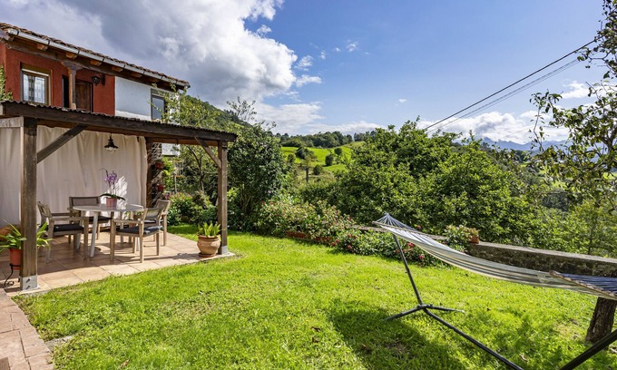 Llenin Casa | Casa rural 'La Casita De Heidi' con vistas a la montaña, terraza privada y Wi-Fi