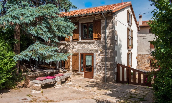 Navarredonda de Gredos Casa | Casa rural 'La Esperilla De Gredos' con vistas a la montaña, jardín privado y Wi-Fi