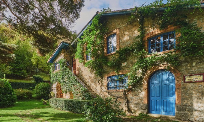 La Pola de Gordon Casa | Casa rural 'La Fabrica De Cabornera' con vistas a la montaña y jardín privado