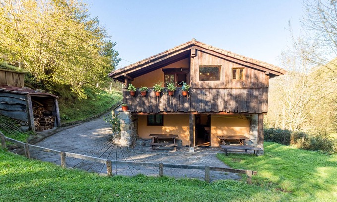 Soba Casa | Casa rural 'La Hirriria' con vistas a la montaña, terraza privada y jardín privado