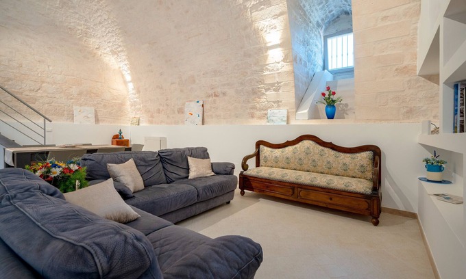 Martina Franca Casa | Country House 'La Neviera' with Shared Terrace, Wi-Fi and Air Conditioning