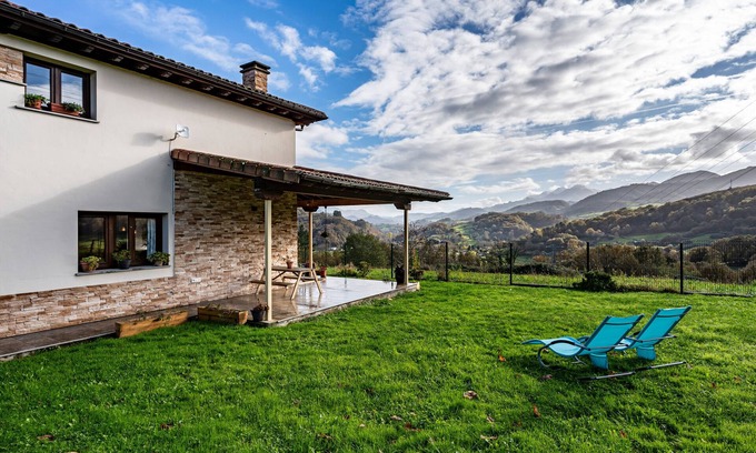 Soto de Cangas Casa | Casa rural 'La Tachuela' con vistas a la montaña, jardín privado y Wi-Fi