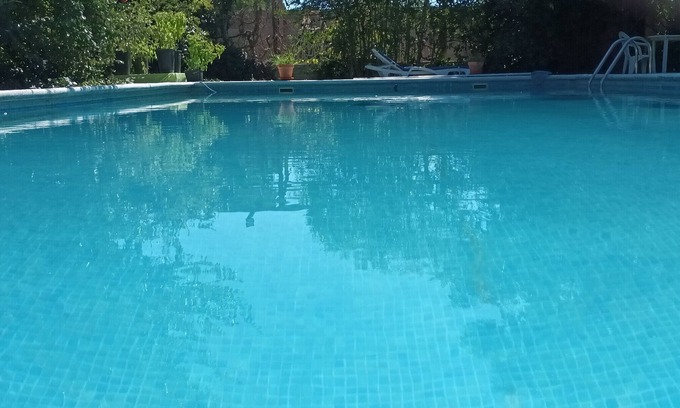 Lleida Villa | Casa rural 'Marina' con terraza privada, jardín privado y Wi-Fi