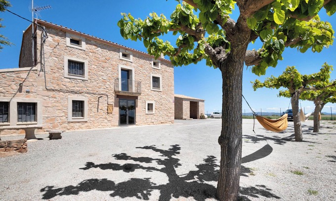 Argencola Villa | Casa rural 'Mas Françó' con vistas a la montaña y terraza privada