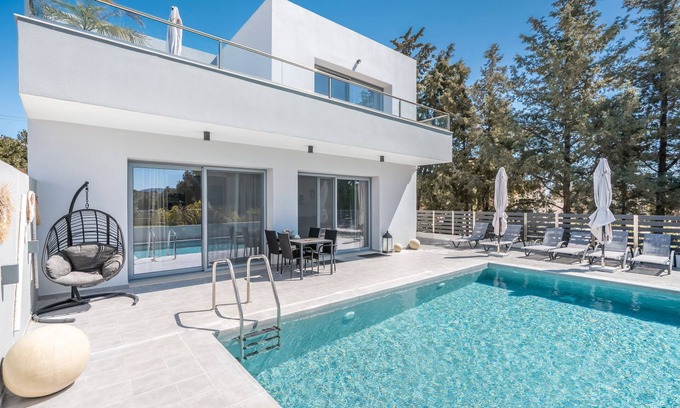 Archangelos Villa | Casa rural 'Mb Luxury' con vistas a la montaña, Wi-Fi y aire acondicionado