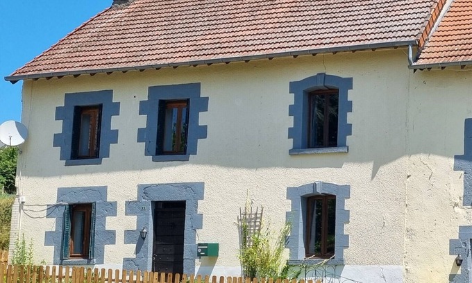 Janaillat Casa | Country House 'Meadow View - Grande Gîtes' with Private Pool, Private Terrace and Wi-Fi