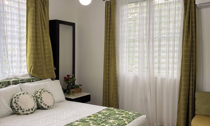Guzman Abajo Casa | Country House minute's drive away from everything!