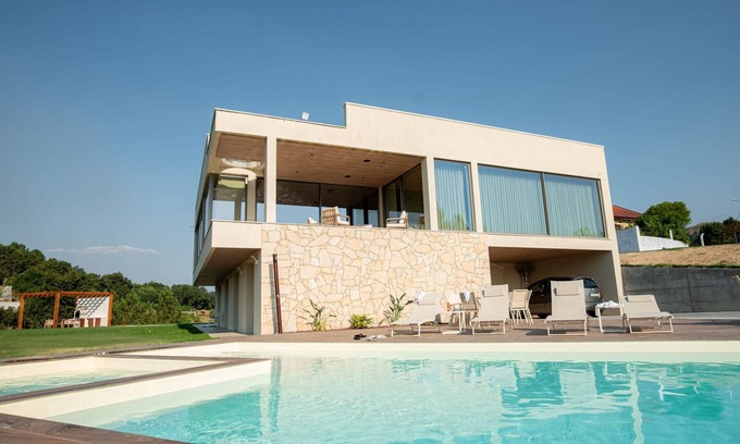 Guilhofrei Casa | Country House 'Montanha' with Mountain View, Wi-Fi and Air Conditioning