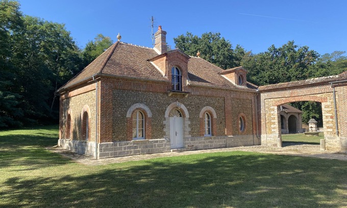 Voulx Casa | Country house next to a golf course, in the Fontainebleau region.
