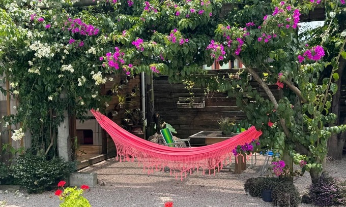 Praia do Rosa Casa | Country House on the Beach. Small pets allowed.
