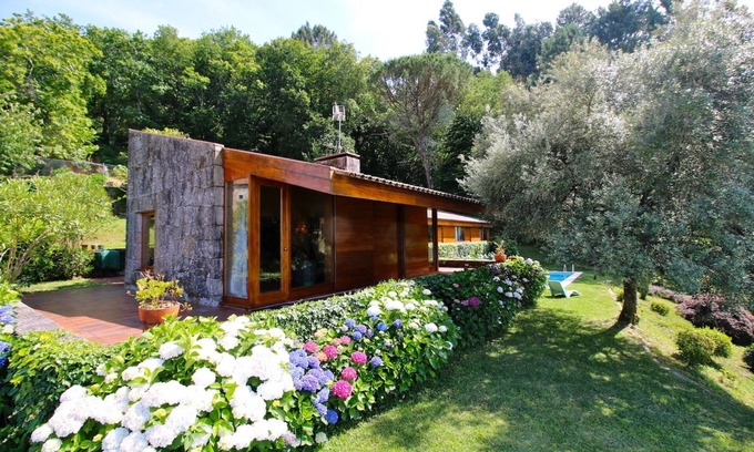 Freixieiro de Soutelo Casa | Casa de campo con jardín y piscina cerca de Caminha