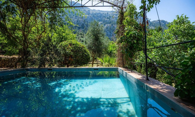 Fornalutx Villa | Casa rural 'Sa Cabana D'es Vicari' con vistas a la montaña, piscina privada y Wi-Fi