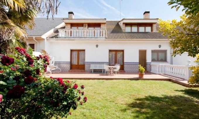 Cabanillas Casa | Casa rural 'Senda Bardenas' con jardín privado y Wi-Fi
