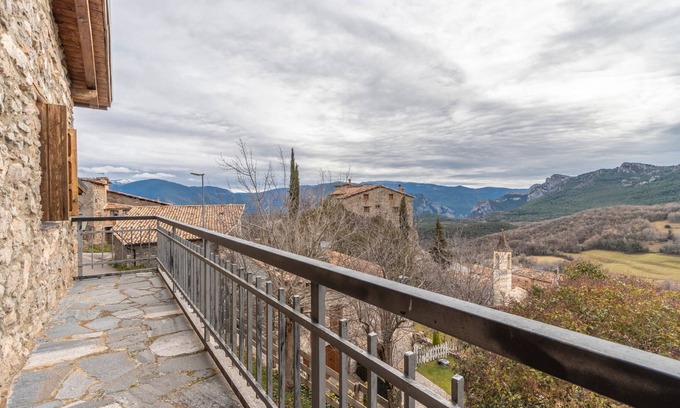 Montcortes Casa | Casa rural 'Sisquet' con vistas a la montaña, terraza privada y Wi-Fi
