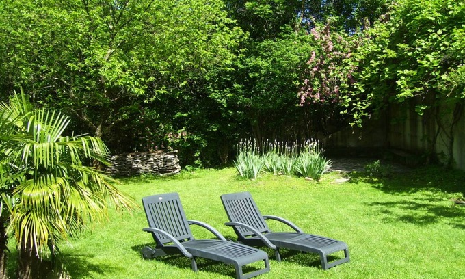 Lunecco Casa | De estilo rural amueblada casa de 4 dormitorios con 2 grandes jardines sol