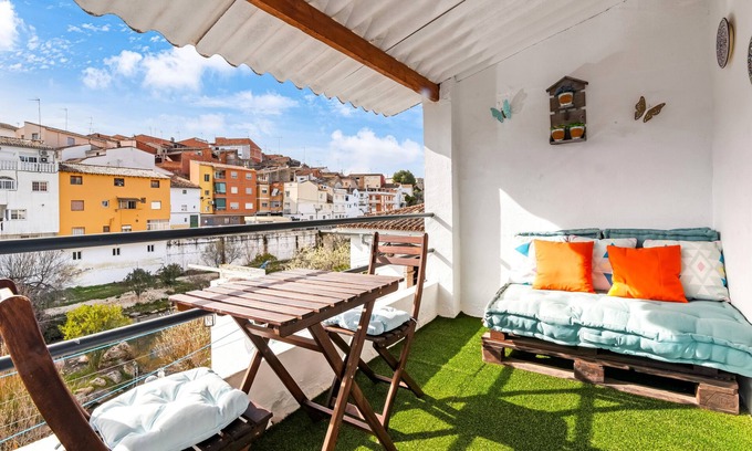 Bolbaite Casa | Casa rural 'Tío Salvador' con vistas al lago, terraza privada y Wi-Fi