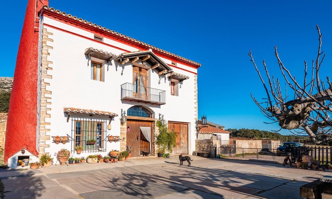 Cati Casa | Casa rural 'Vell' con vistas a la montaña, jardín privado y Wi-Fi