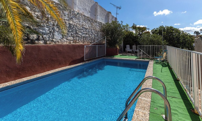 Valdelaguna Casa | Casa rural 'Villa Florita' con piscina privada, Wi-Fi y aire acondicionado