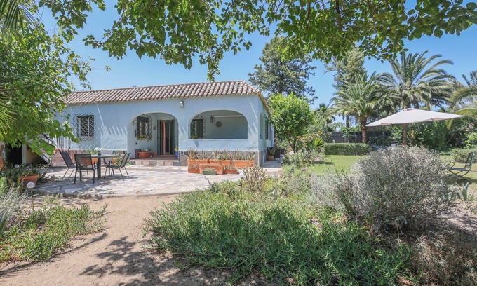 Arahal Casa | Casa rural 'Villa Moral' con piscina privada, Wi-Fi y aire acondicionado