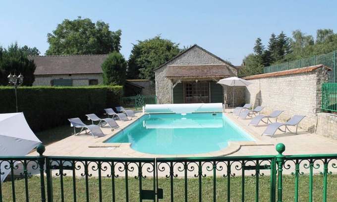 Fains-la-Folie Casa | Country house with pool near Paris