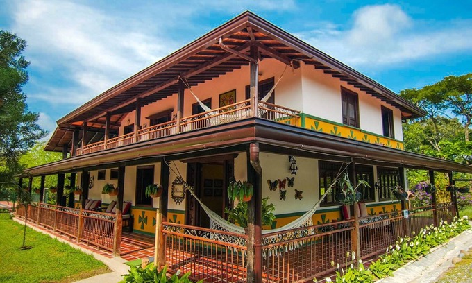 Armenia Chalet De Esquí | Casa De Campo Con Piscina Y Jacuzzi - A 10 minutos Del Parque Del Cafe Colombia