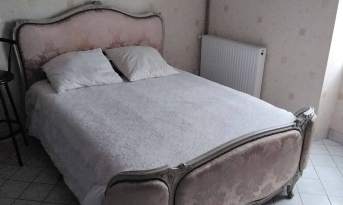Le Chatelet Casa | Country house with nearby shops, swimming pool and beautiful garden