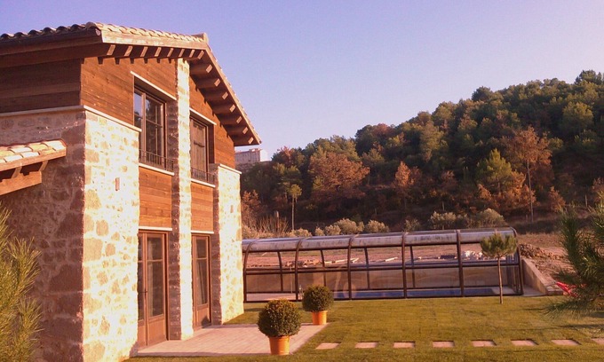 Cardona Cabaña | casa rural con piscina privada, 4 habitaciones, todas con baño, 8-12p