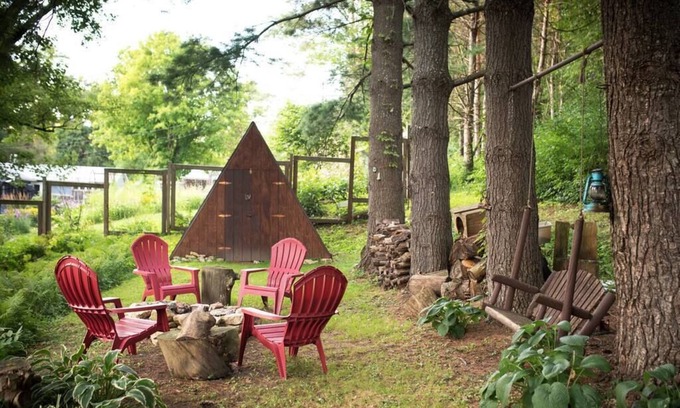 Decorah Casa | Country in the City | Massage Chair and Fireplace | Close to Downtown
