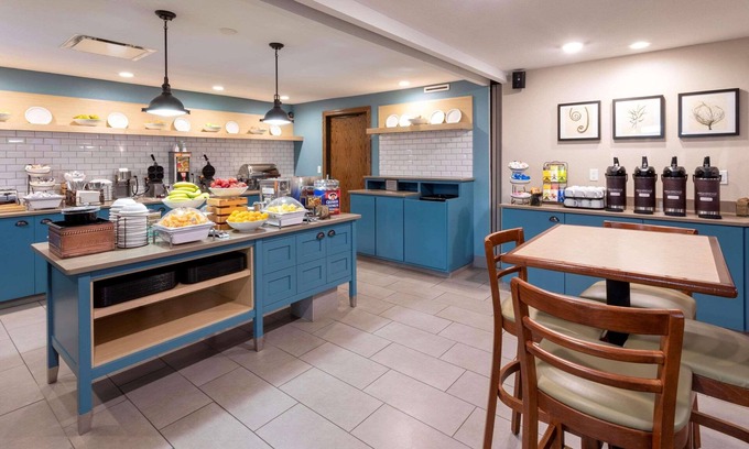 Fargo Hotel | Country Inn & Suites by Radisson, Fargo, ND