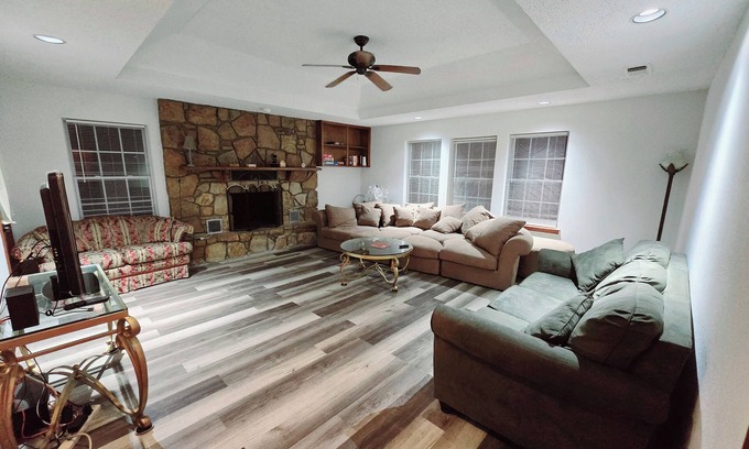Roanoke Otro | Country Living at its Best!
