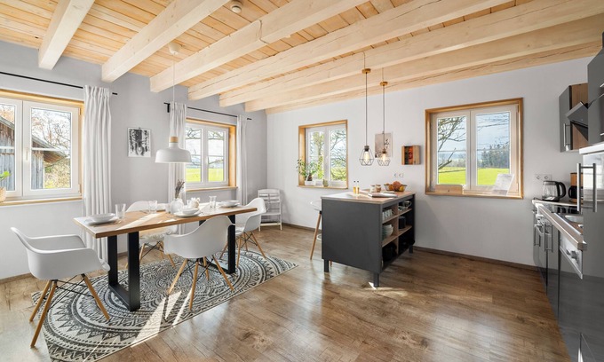 Altusried Apartamento | Country magic Allgäu. Idyllic Scandinavian-style apartment surrounded by nature.