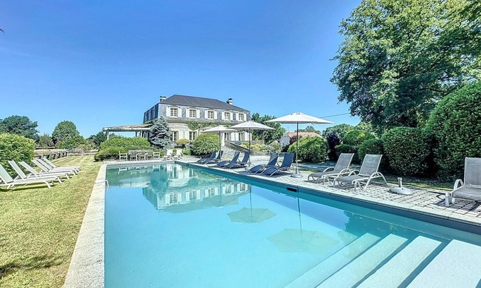 Bournos Casa | casa grande con piscina, sauna, billar en el campo 14 personas