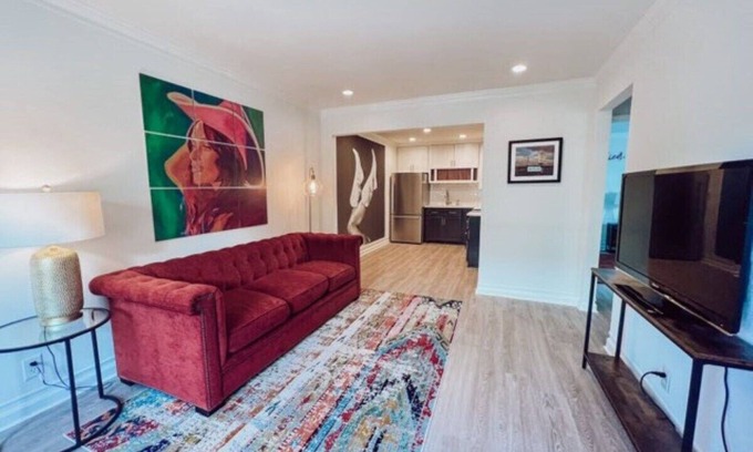 Music Row Condominio | Country Music Themed Condo Steps from Music Row