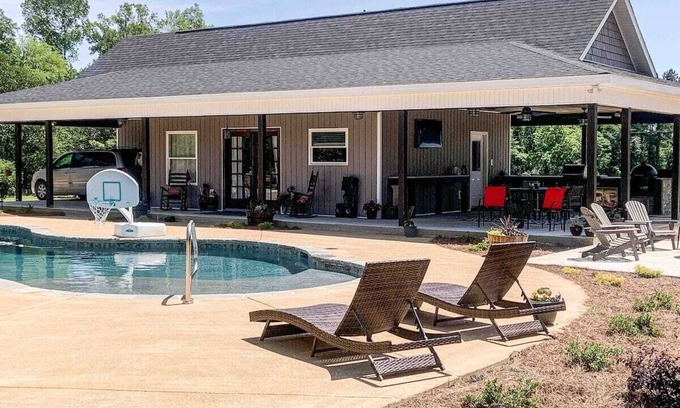 Cochran Cabaña | Country Pool House Cottage