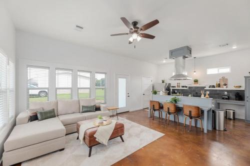 La Grange Casa | Country Retreat Near Downtown, Winery and Brewery