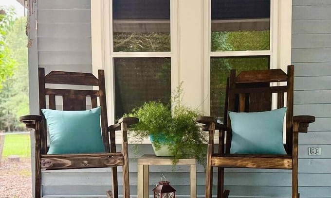 Pride Casa | Country Retreat with ponds-views-porches & pups