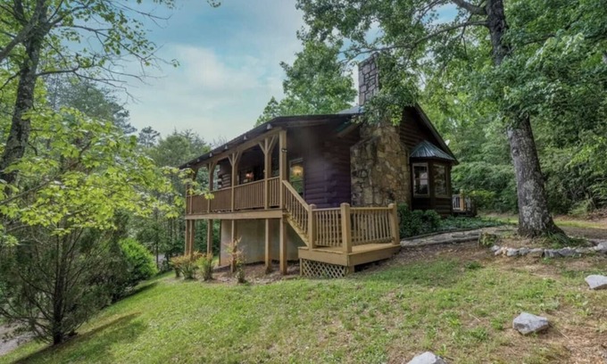 Sevierville Cabina | Country Romance - Peaceful Getaway