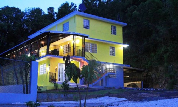 Vega Baja Casa | Country side - sleeps up to 36 - 13 Beds, 6 Sofa