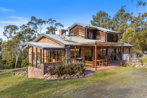 Margate Casa | Country-style Stunner - Bushland Peace & Privacy