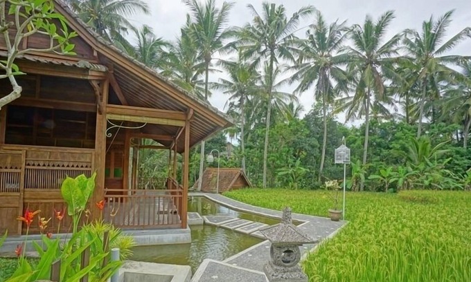 Kutuh Kaja Villa | Villa de estilo rústico y vistas a Ricefield!