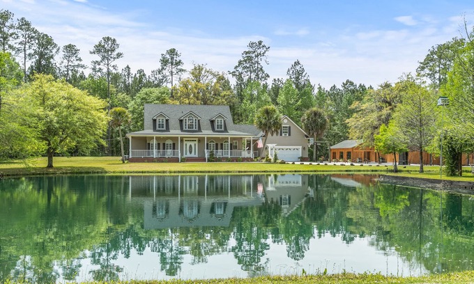 Northside Cabaña | Country Villa pool hot tub game room pond