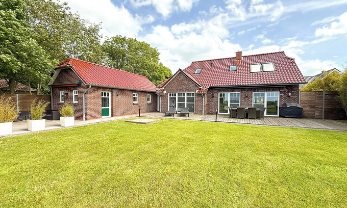 Neufunnixsiel Casa | Country villa with sauna, fireplace, distant views, spacious garden in Neufunnixsiel