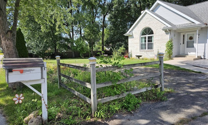 Fox Valley Casa | Country White House