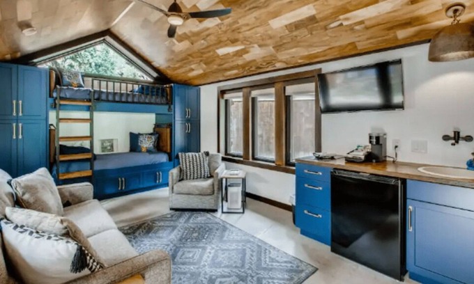 Idaho Springs Cabina | Countryrock Modern Small Cabin near the creek